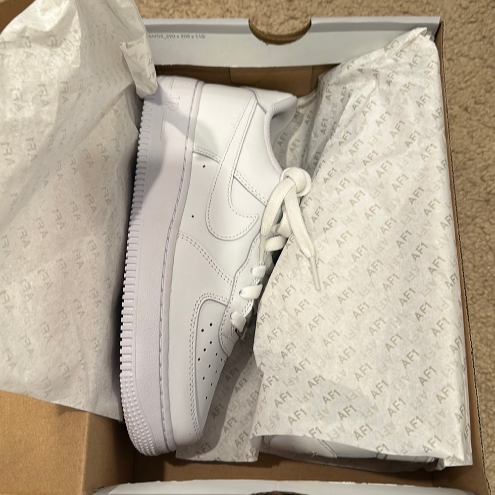 BRAND NEW / never worn Women’s 8 Air Force 1s